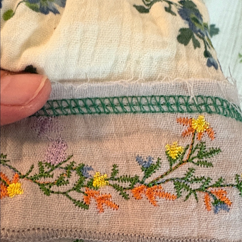 POL Gray Floral Embroidered Sleeveless V-Neck Babydoll Top Size Small NEW - Picture 8 of 10